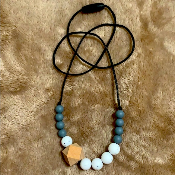 mama teething necklace